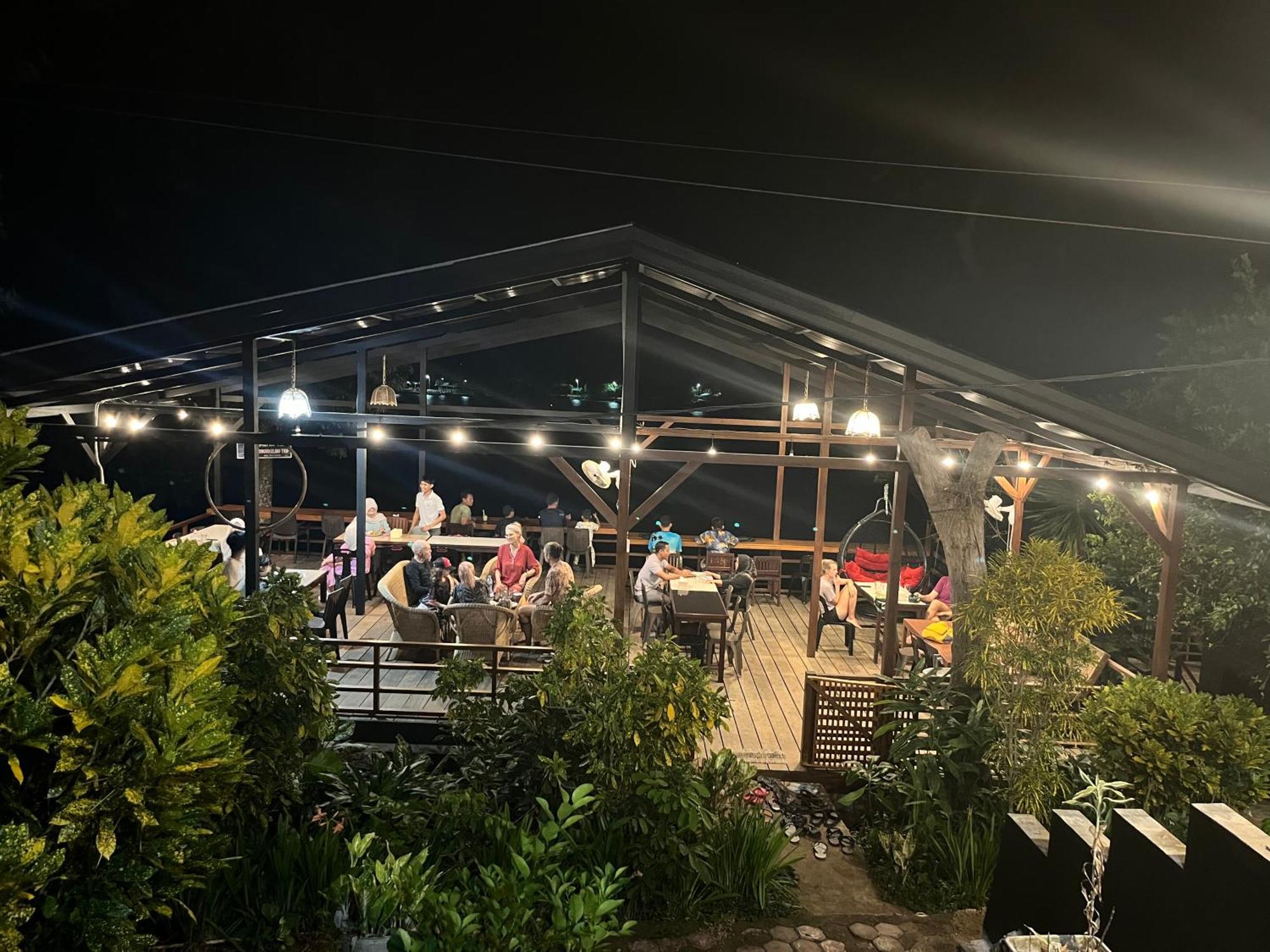 Olala Bungalows And Restaurant Сабанг Екстериор снимка
